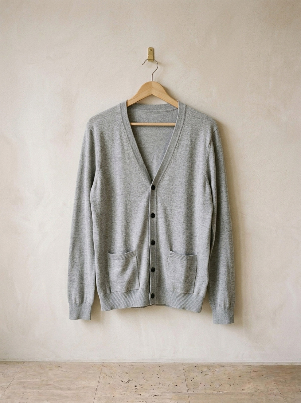 Cinza | Cardigan de tricô decote V Auch cinza – peça sozinha, foto de produto