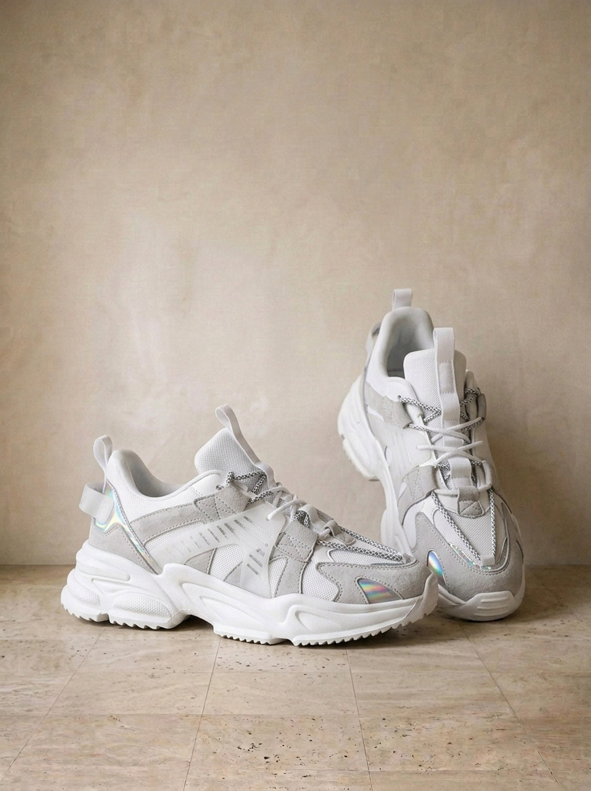 Branco | Tênis casual Brienz branco – par de lado, foto de produto