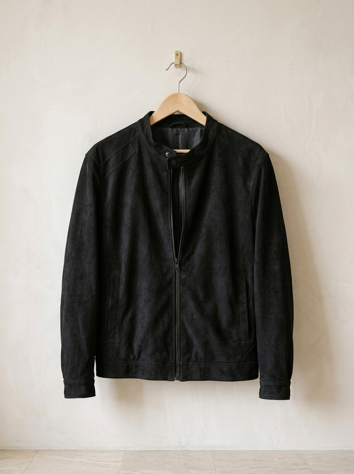 Preto | Jaqueta bomber de camurça Helsinque preto – peça sozinha, foto de produto
