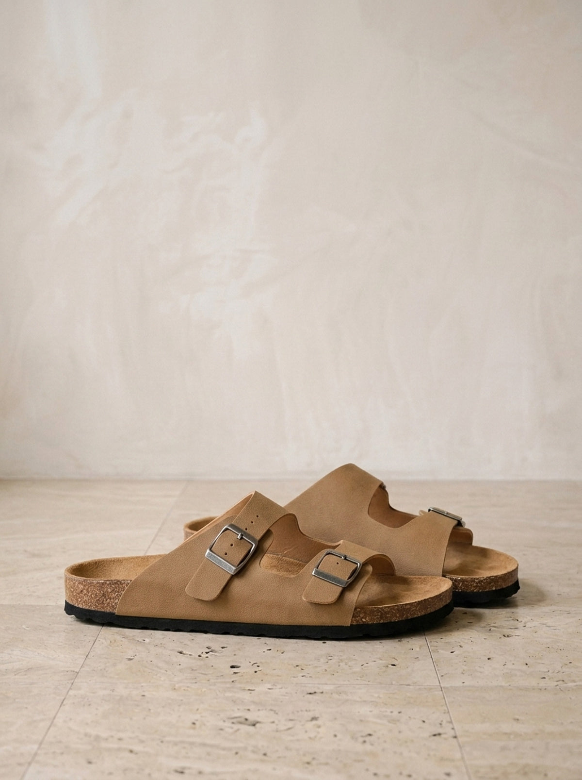 Bege | Sandália flat Lerici bege – par de lado, foto de produto
