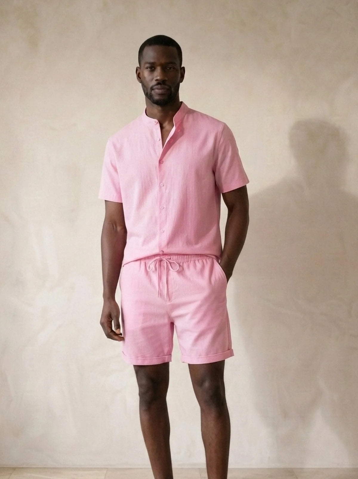 Rosa | Conjunto camisa e short Akureyri rosa – vista de frente, recorte próximo