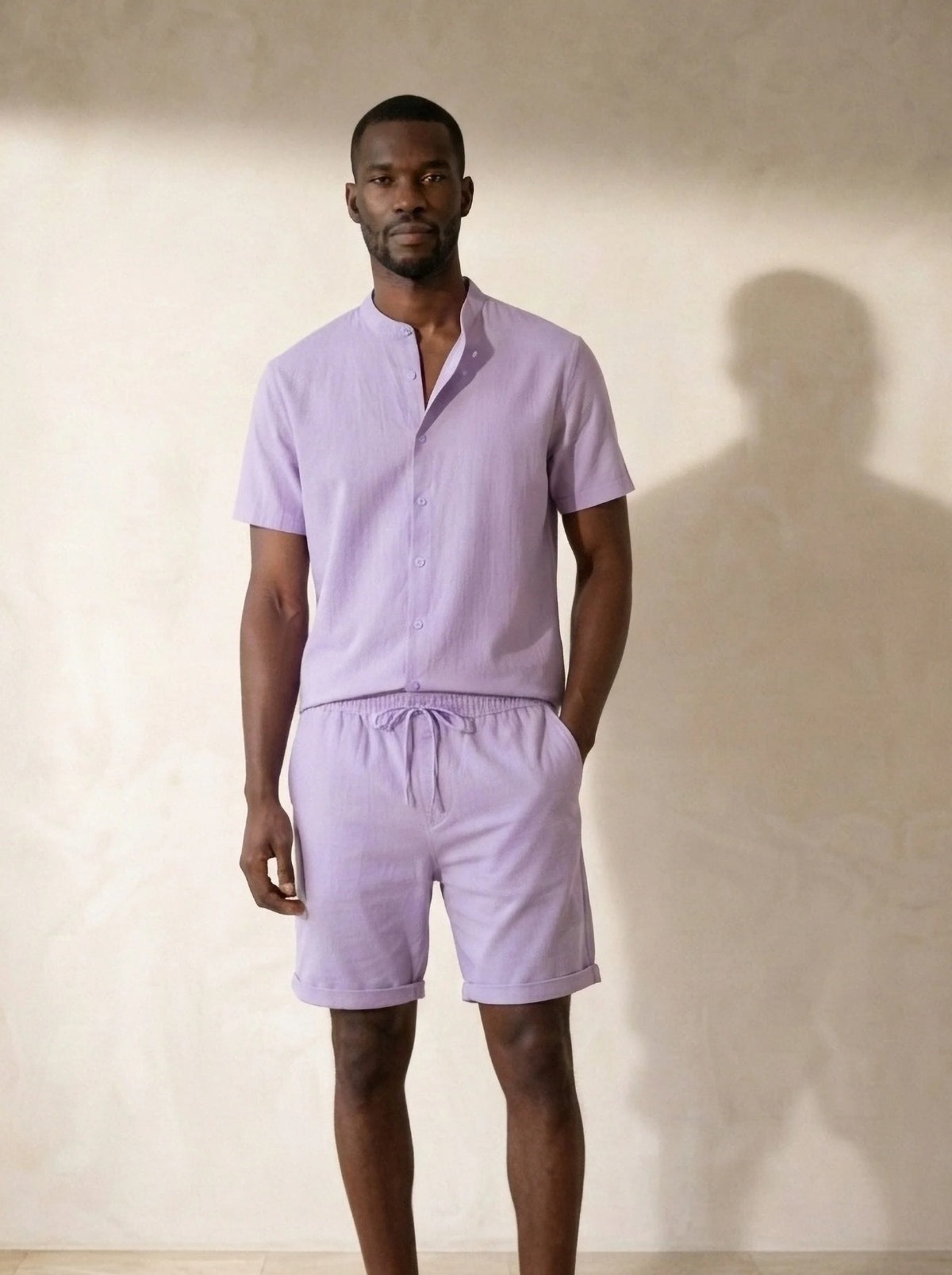 Roxo | Conjunto camisa e short Akureyri roxo – vista de frente, recorte próximo