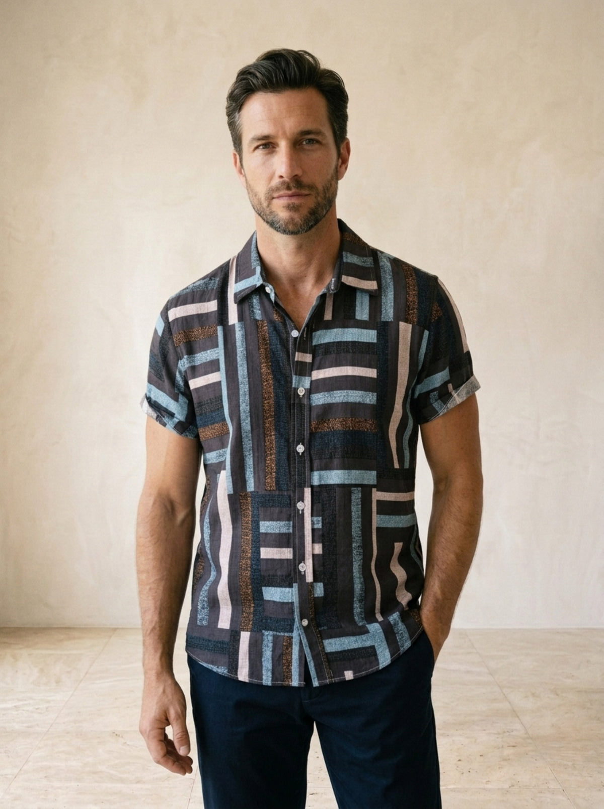 Azul | Camisa patchwork listrada Ålesund azul – vista de frente, recorte próximo