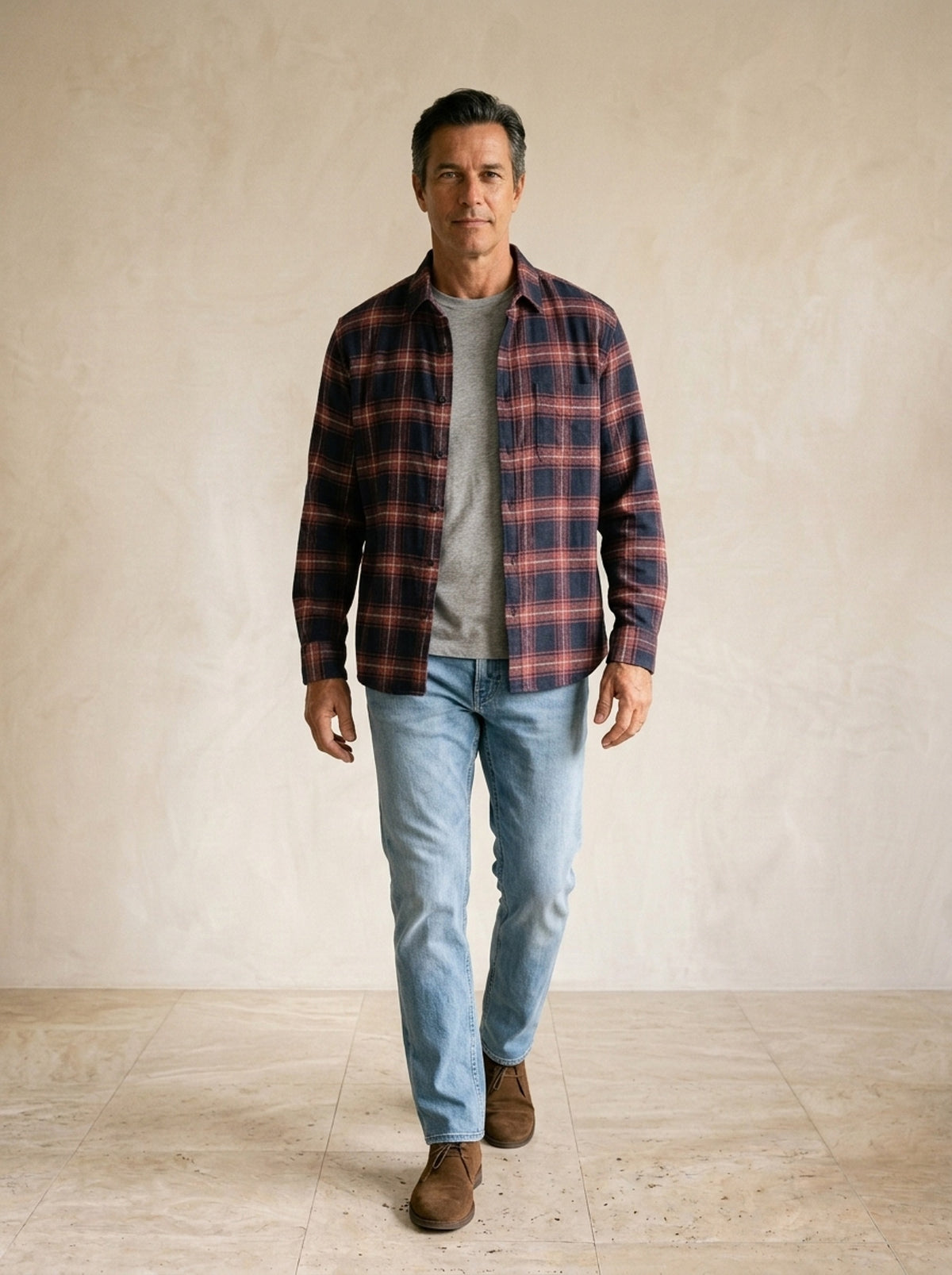 Vermelho | Camisa de flanela xadrez Altea vermelho – corpo inteiro, modelo caminhando