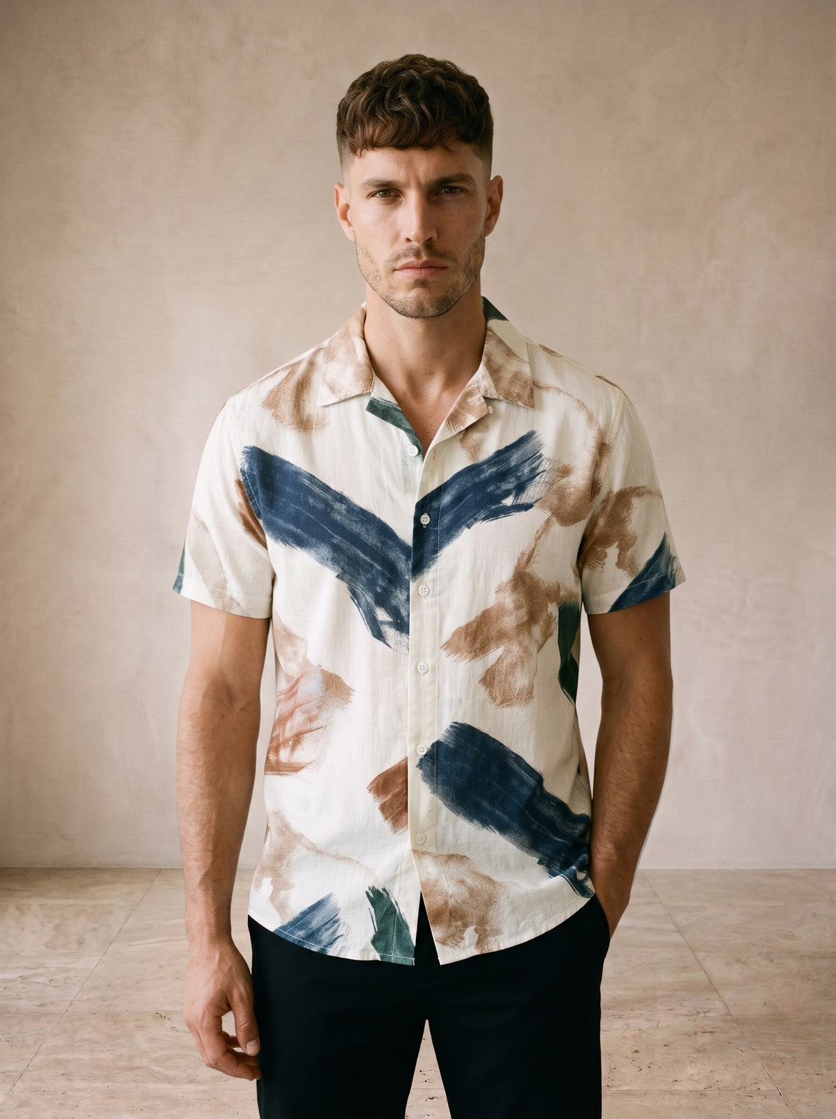Camisa estampa de pinceladas Amalfi – vista de frente, recorte próximo