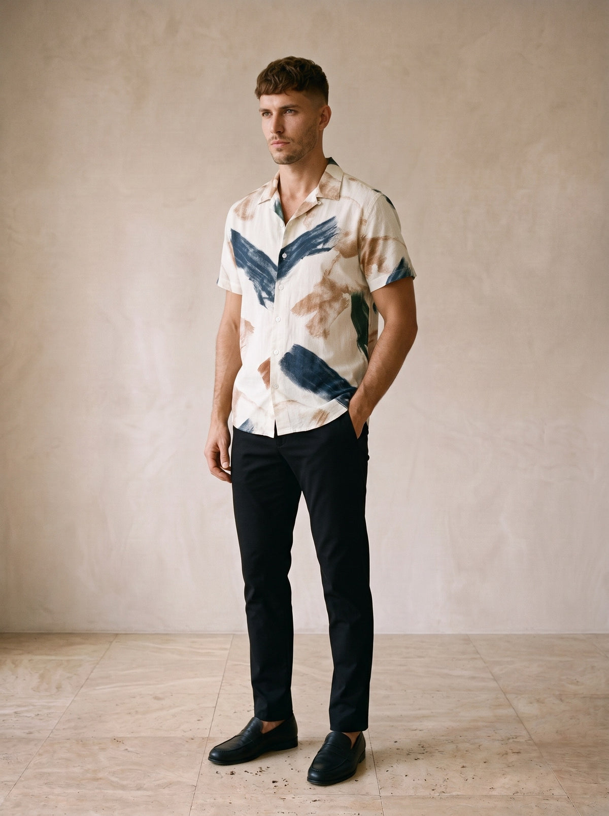 Camisa estampa de pinceladas Amalfi – vista três quartos
