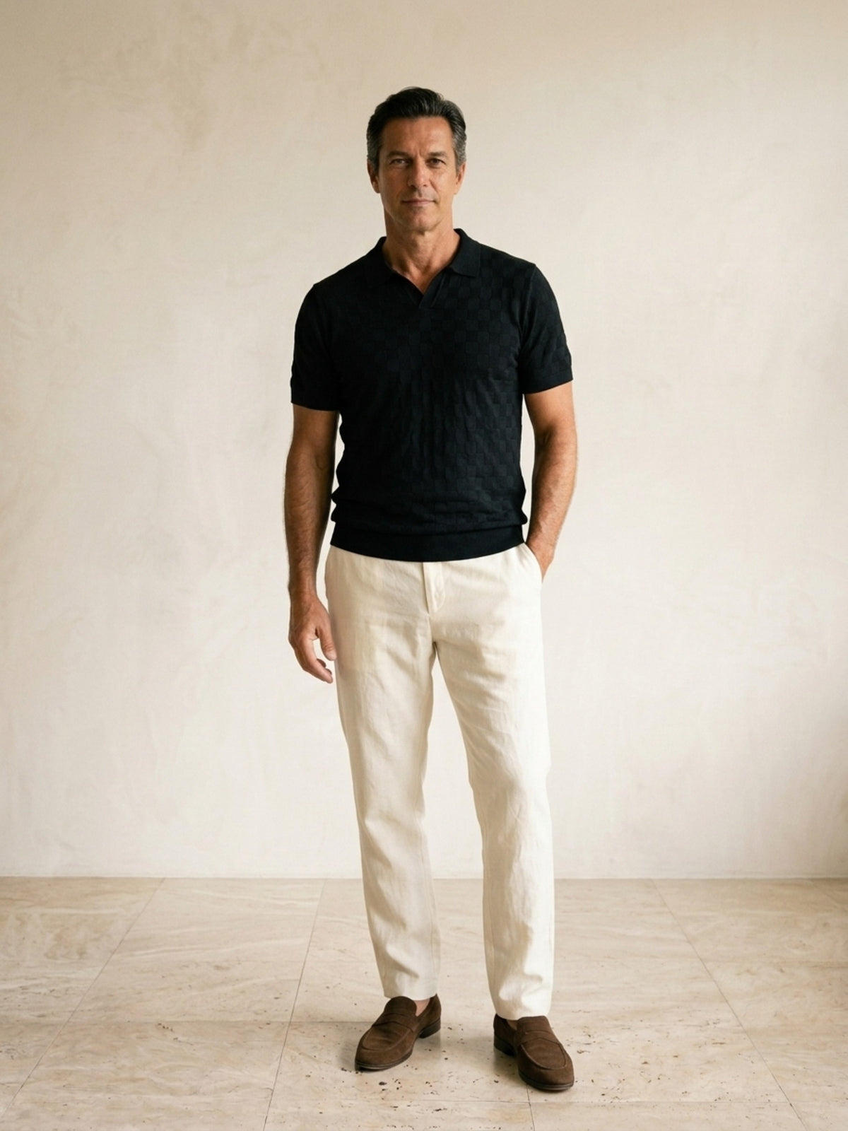 Preto | Camisa polo de tricô slim Sartong Amboise preto – vista de frente no modelo