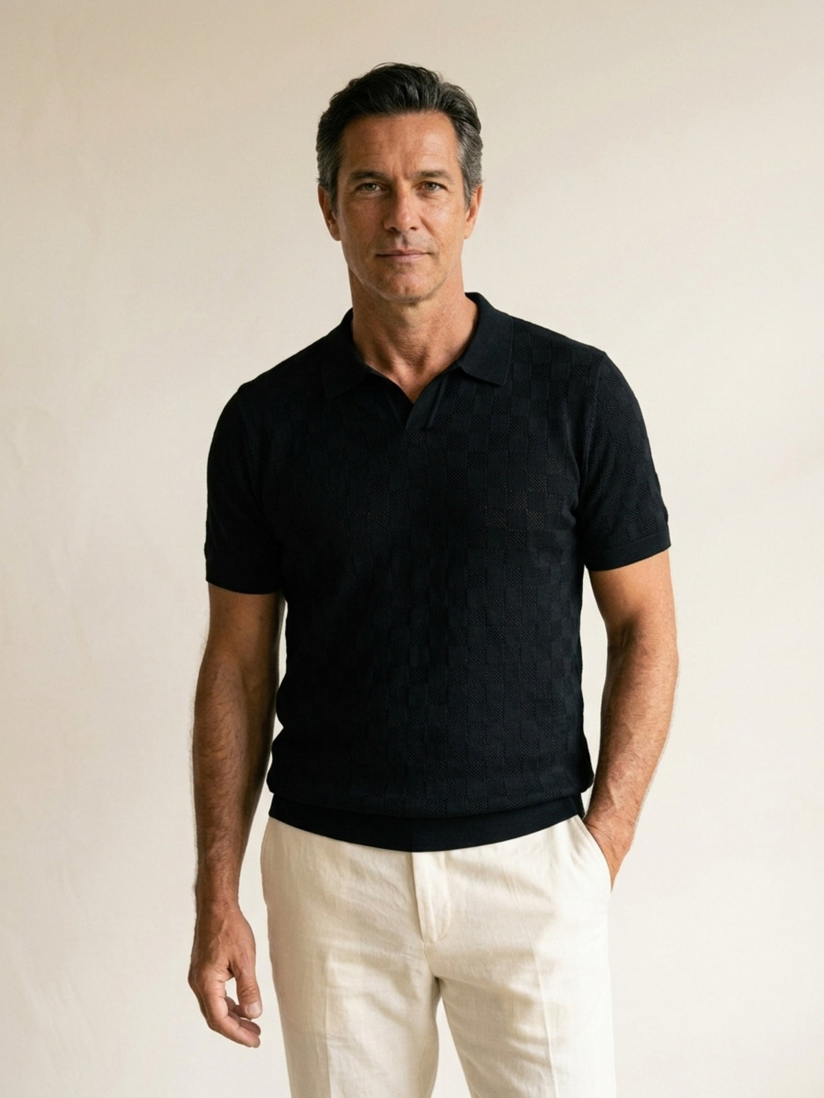 Preto | Camisa polo de tricô slim Sartong Amboise preto – detalhe da trama xadrez e da gola