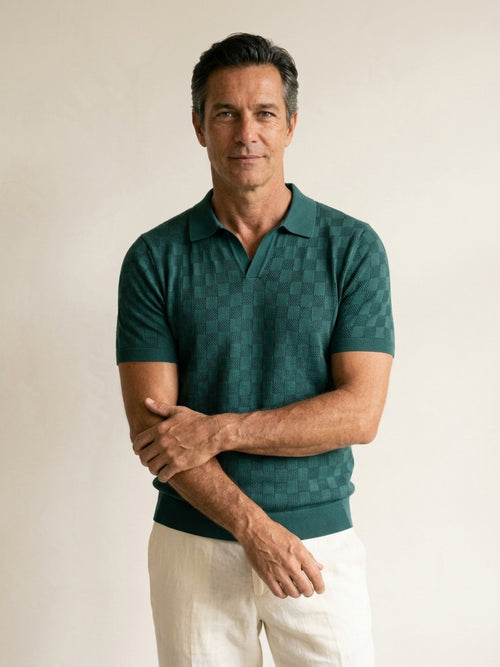 Verde | Camisa polo de tricô slim Sartong Amboise verde – vista de frente, recorte próximo