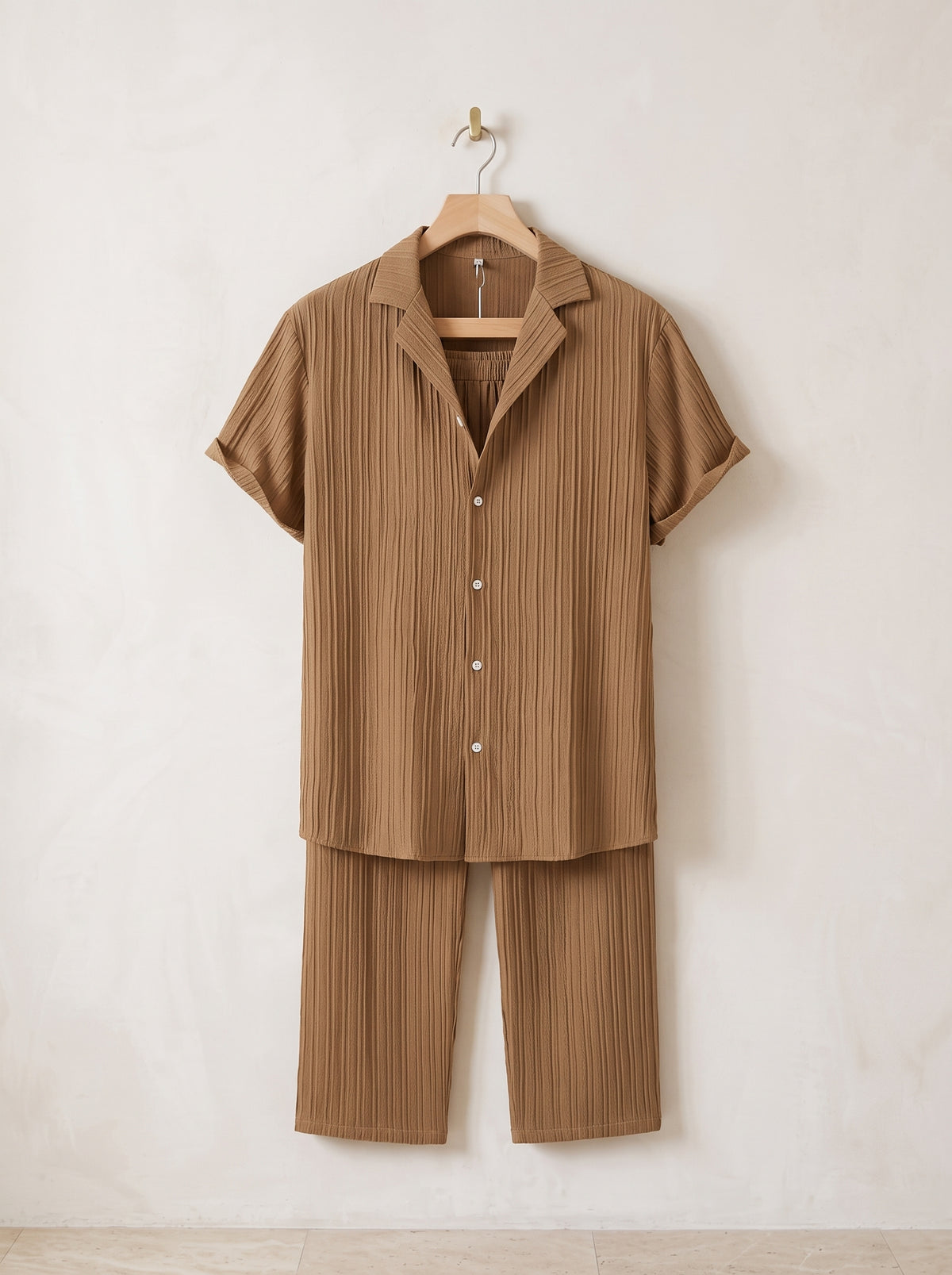 Marrom | Conjunto camisa gola cubana e calça texturizada Amorgos marrom – peça sozinha, foto de produto