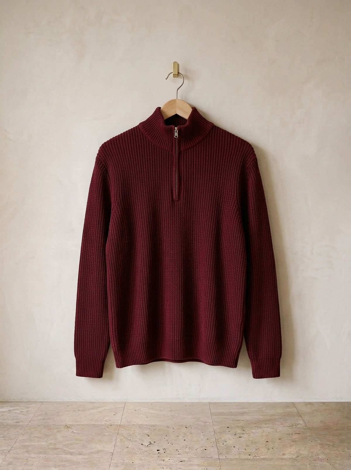 Vinho | Suéter de tricot Argentière vinho – peça sozinha, no cabide de madeira