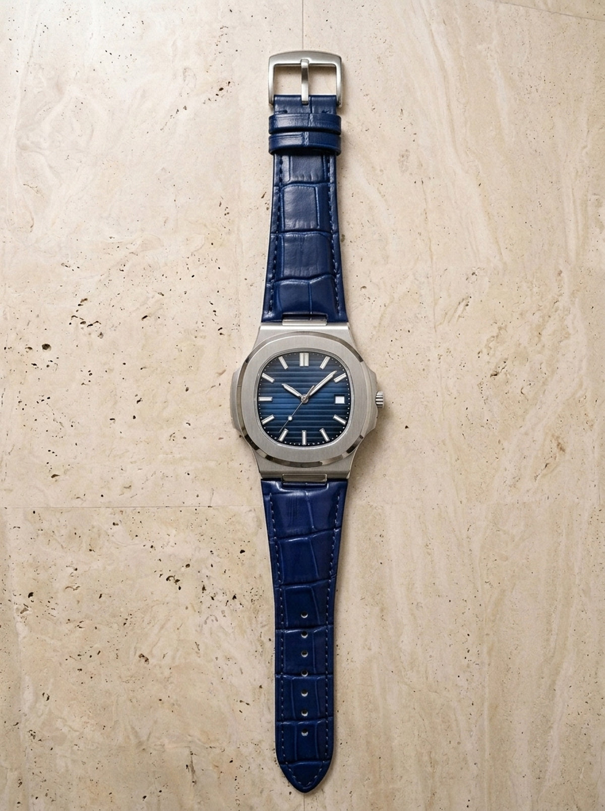 Prateado e azul | Relógio com pulseira de couro Ascoli prateado e azul – peça sozinha vista de cima