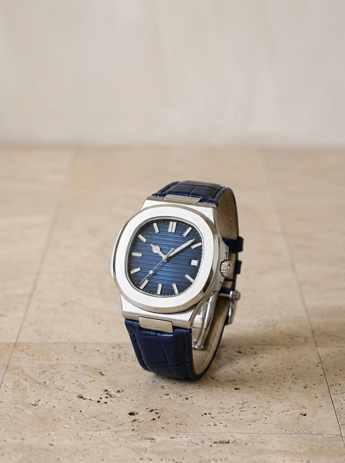 Prateado e azul | Relógio com pulseira de couro Ascoli prateado e azul – vista três quartos