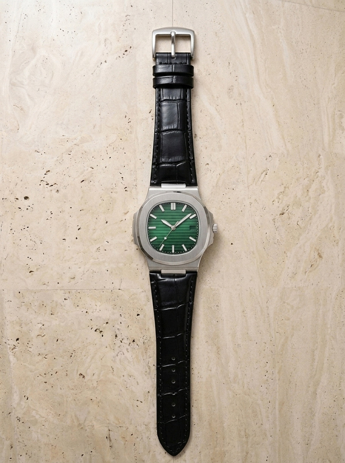 Prateado e verde | Relógio com pulseira de couro Ascoli prateado e verde – peça sozinha vista de cima