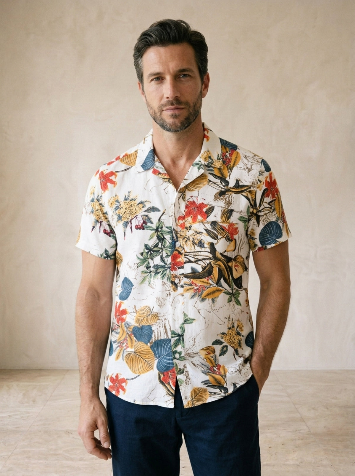Camisa tropical Assisi – vista de frente, recorte próximo