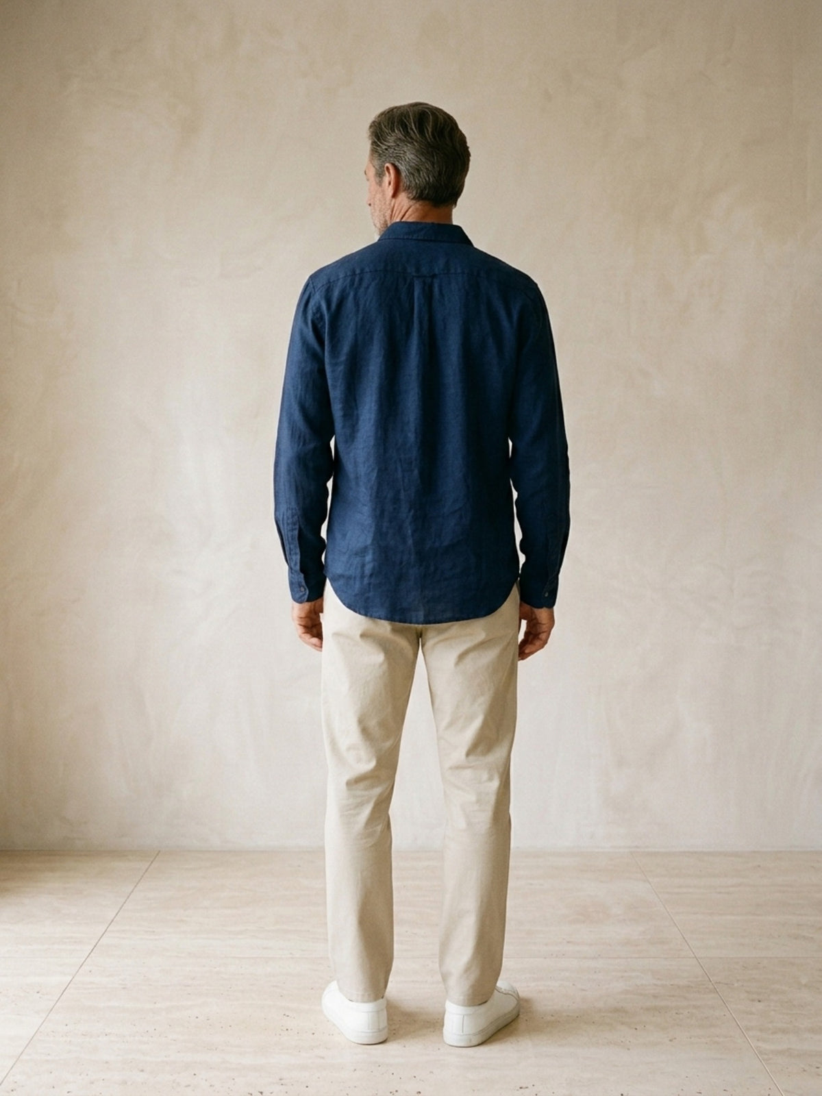 Azul | Camisa de linho e algodão Sartong Aveiro azul – vista de costas