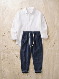 Camisa branca, calça marinho