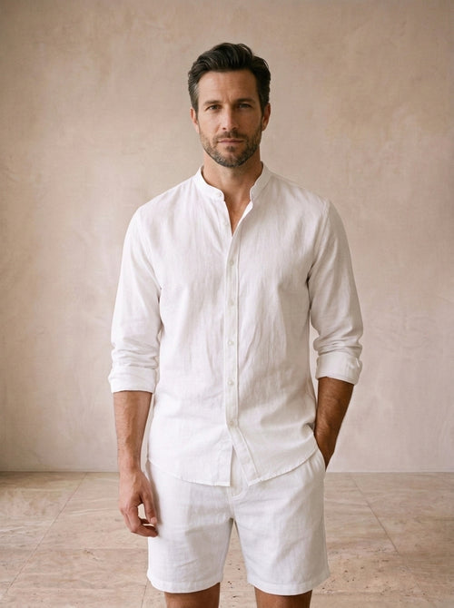Branco | Conjunto camisa manga longa gola padre e short Bandol branco – no corpo, vista de frente