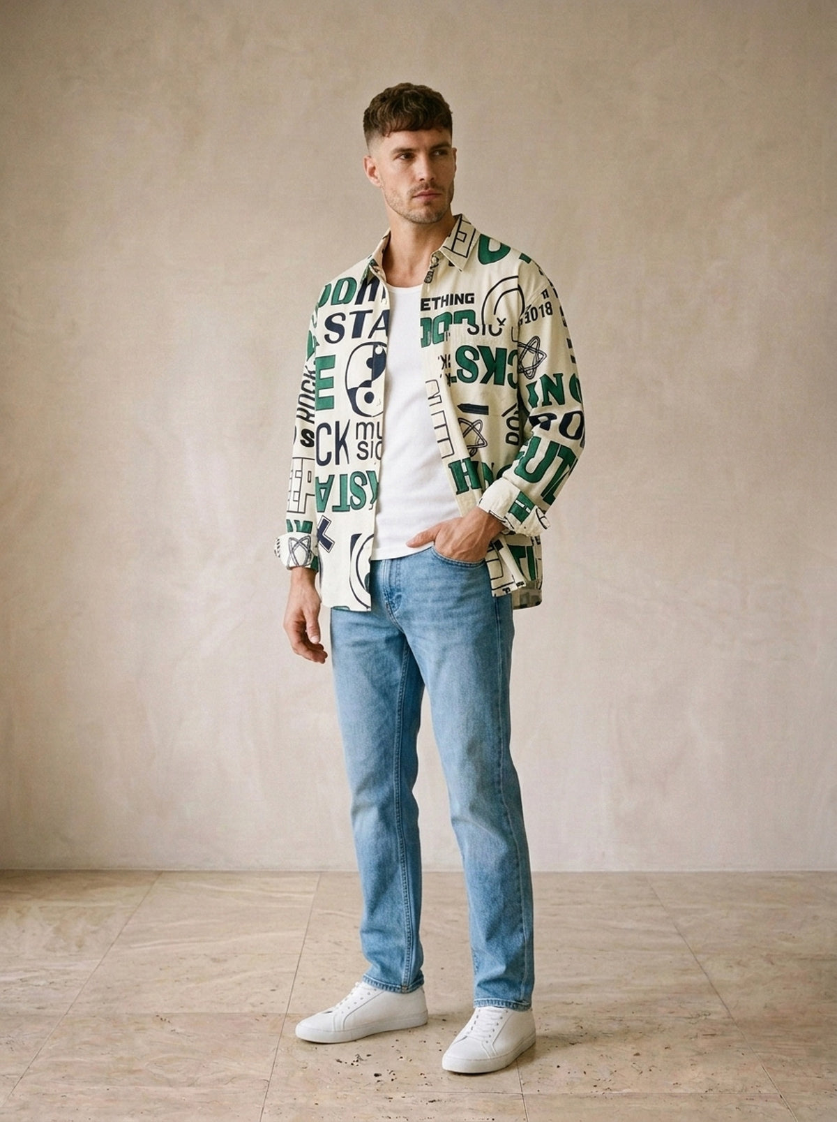 Verde | Camisa estampa de palavras Bari verde – vista três quartos