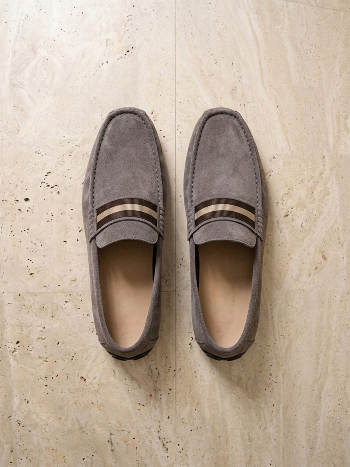 Cinza | Mocassim social Sartong Bassano cinza – par visto de cima