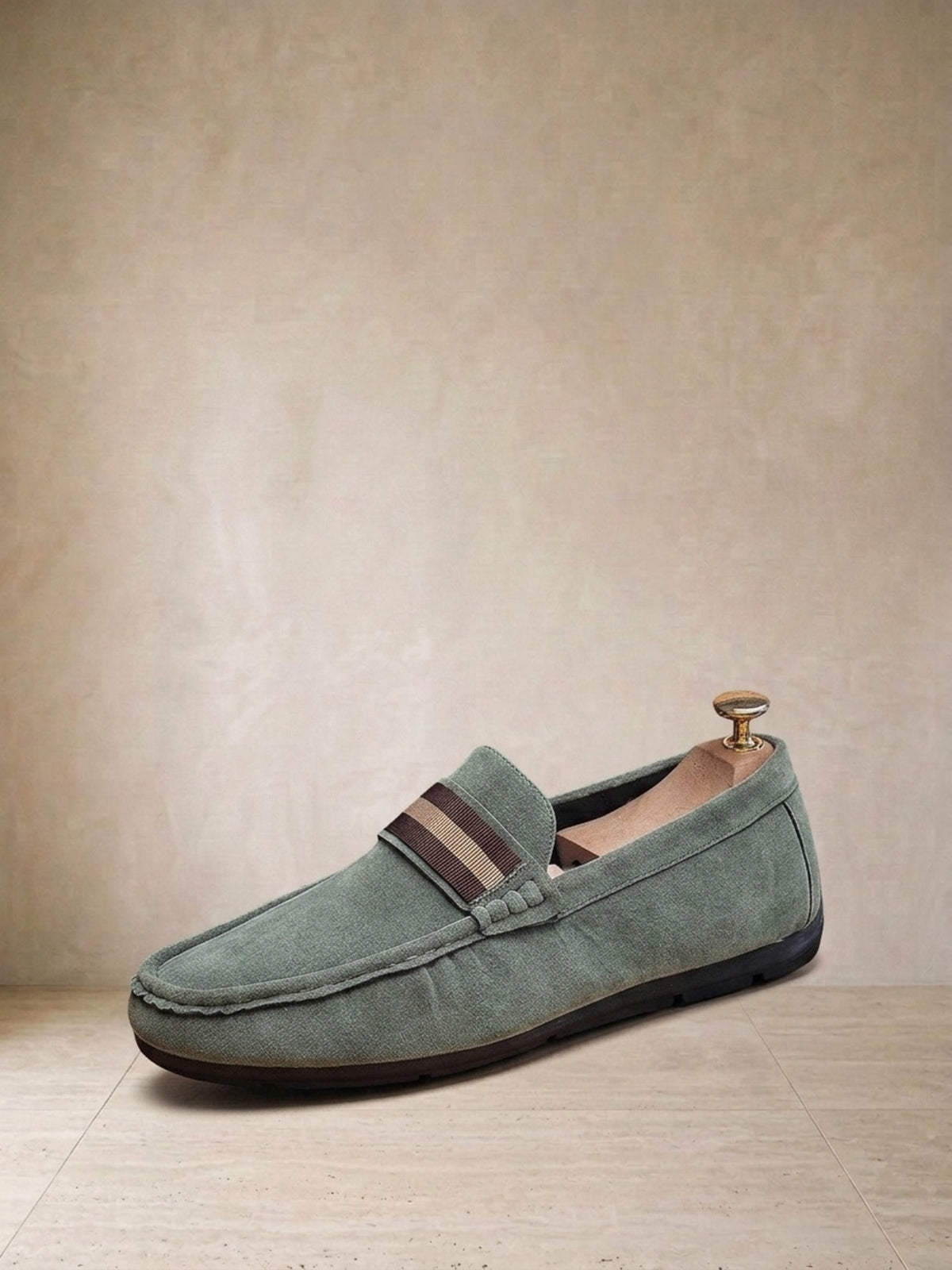 Verde | Mocassim social Sartong Bassano verde – par visto de lado, foto de produto