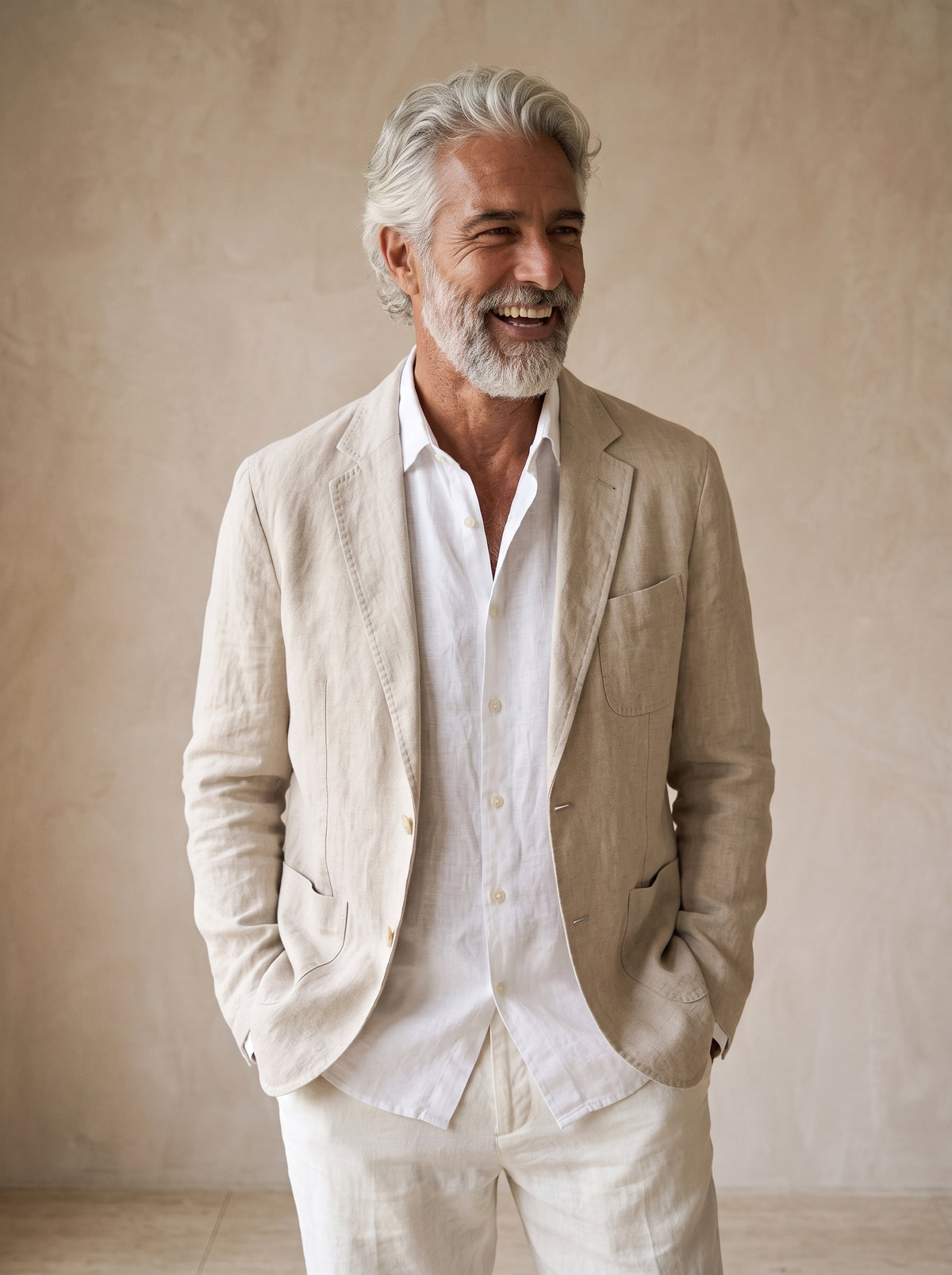 Caqui | Blazer de linho Beaune caqui – modelo sorrindo, recorte médio