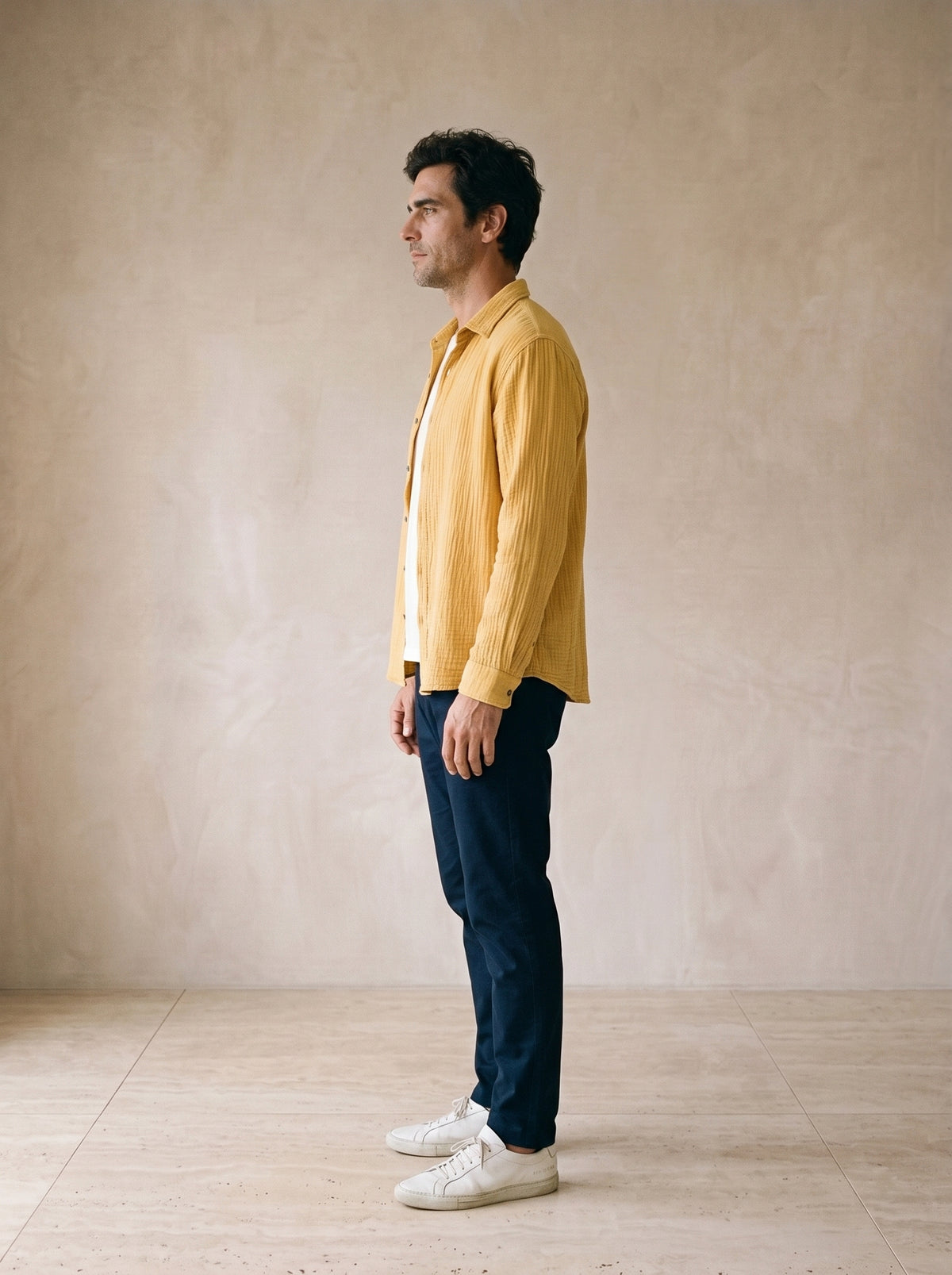 Amarelo | Camisa slim Belfast amarelo – vista de perfil