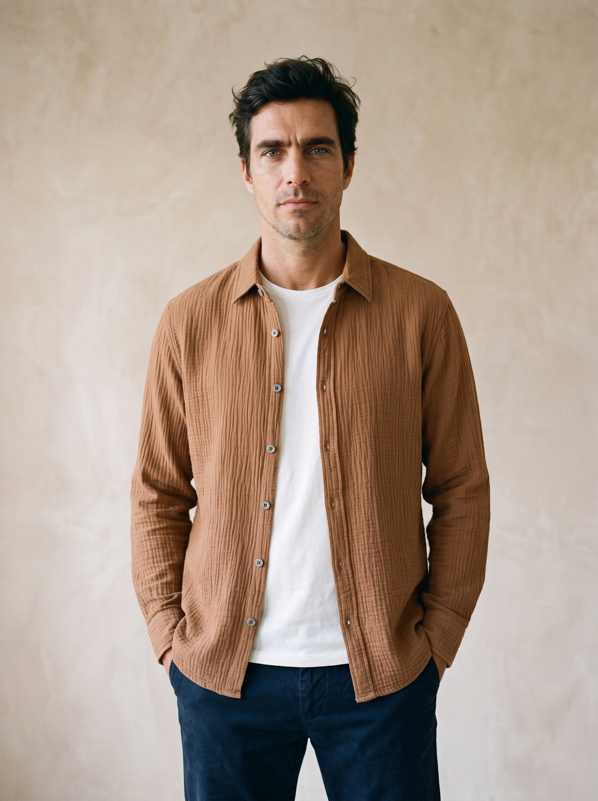 Caramelo | Camisa slim Belfast caramelo – vista de frente, recorte próximo