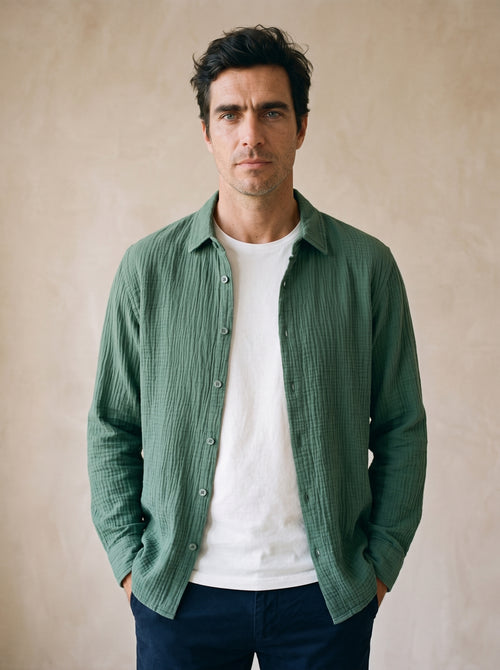 Verde | Camisa slim Belfast verde – vista de frente, recorte próximo