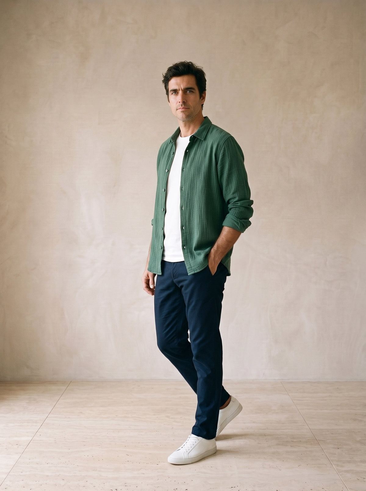 Verde | Camisa slim Belfast verde – vista três quartos