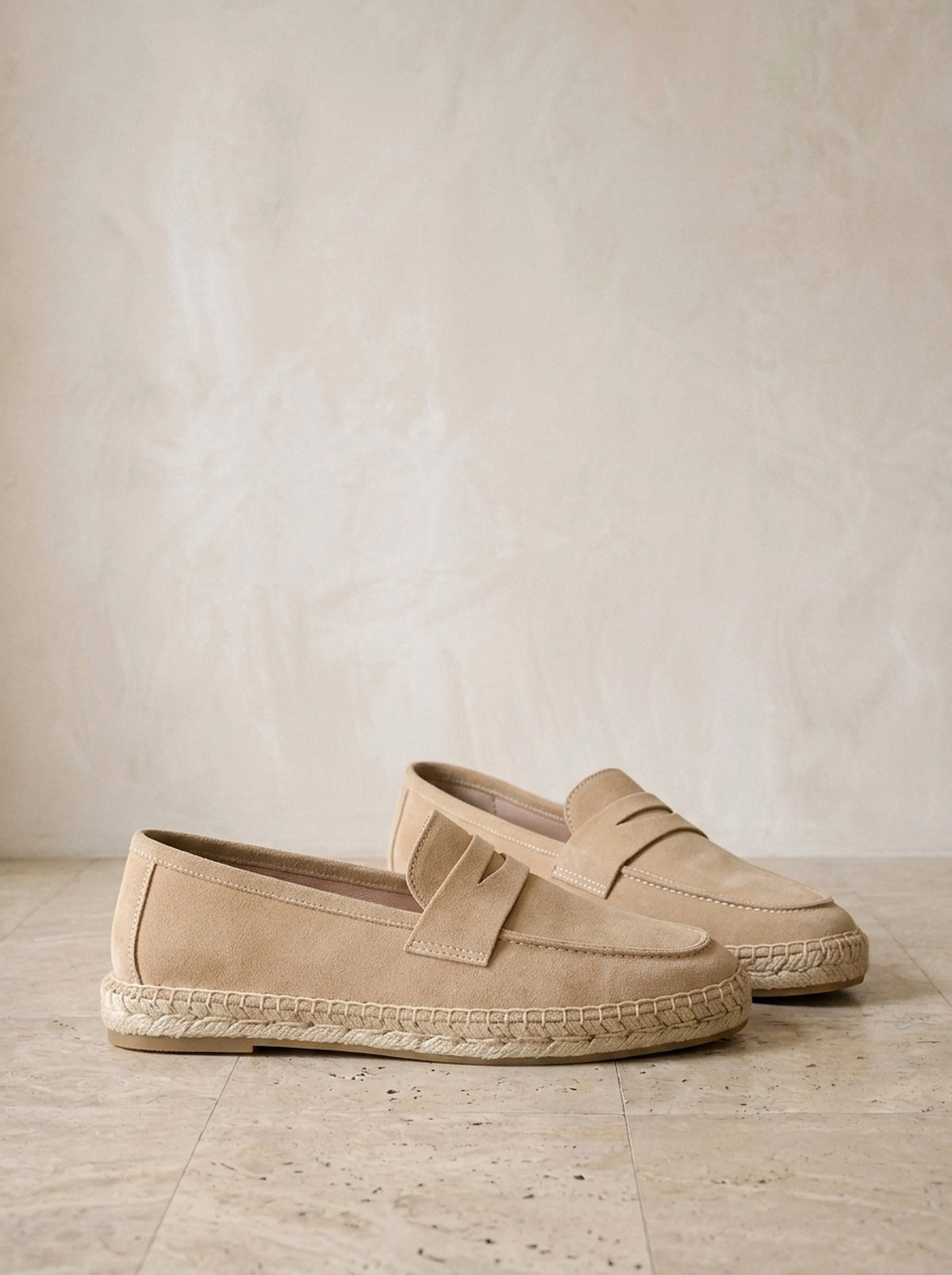 Bege | Mocassim de camurça Berat bege – par de lado, foto de produto
