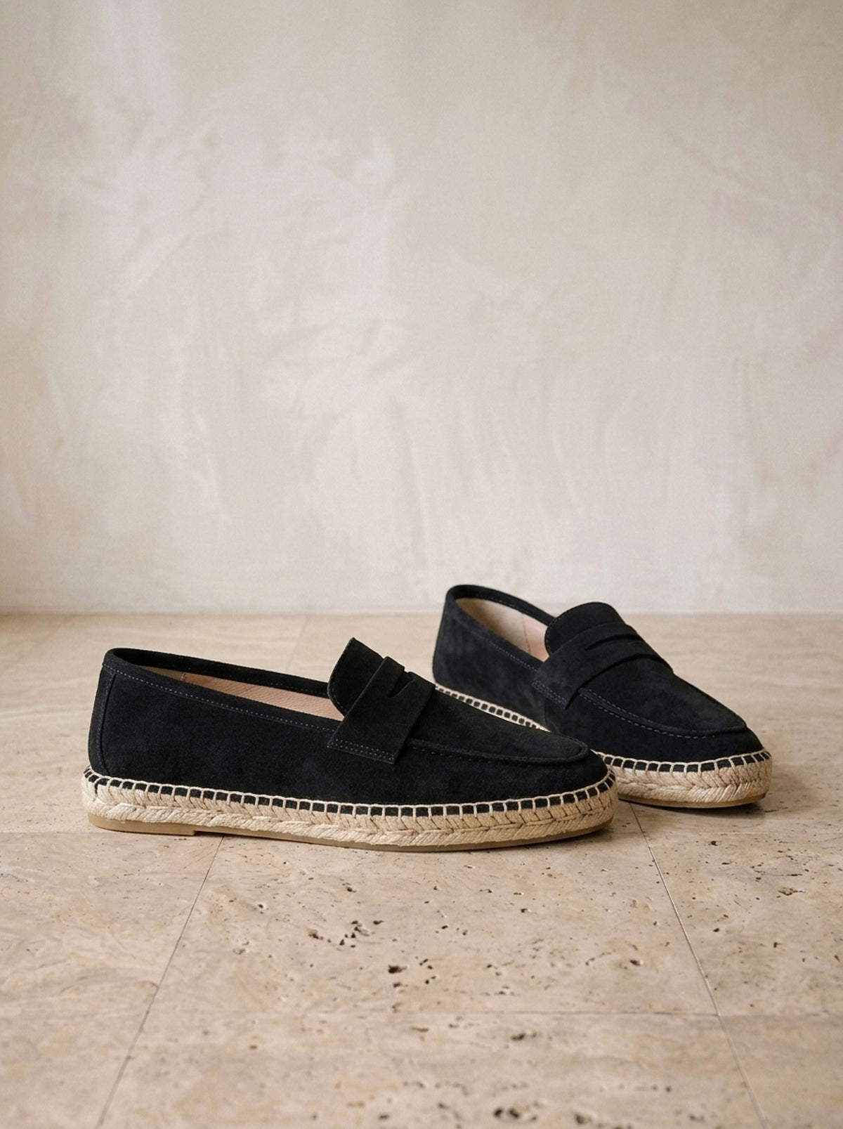 Preto | Mocassim de camurça Berat preto – par de lado, foto de produto