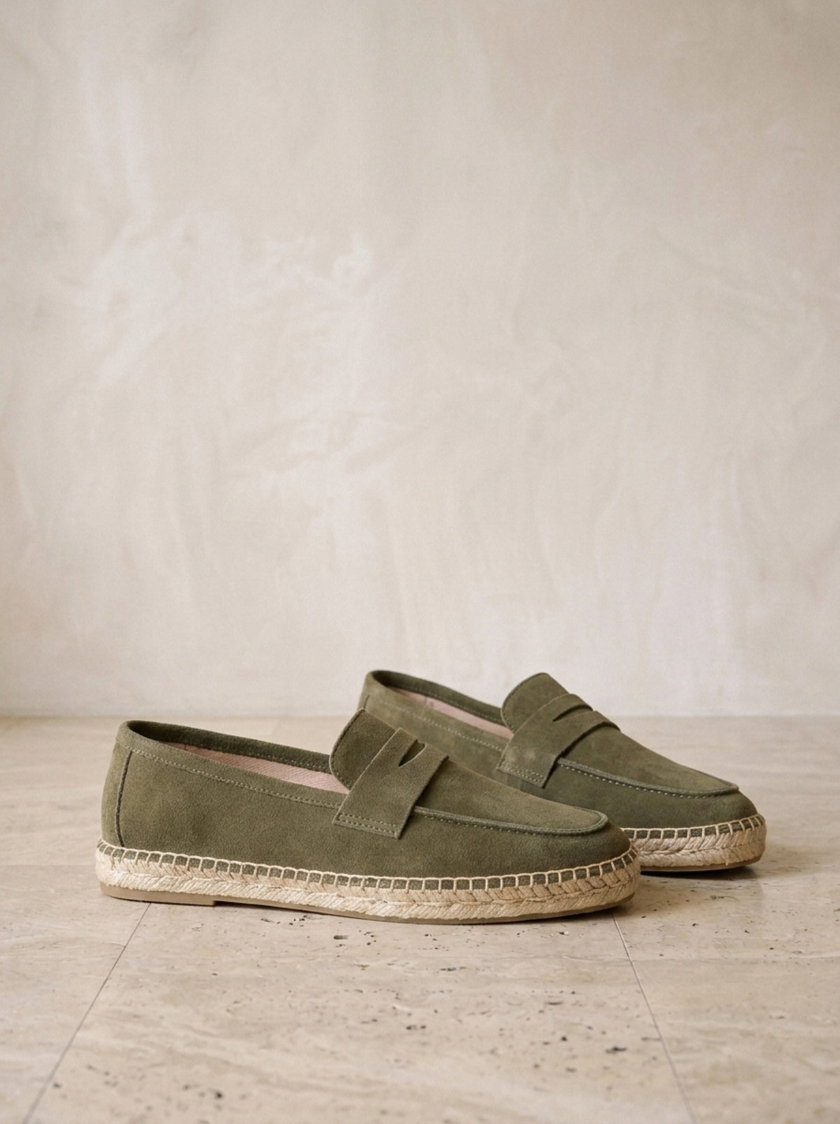 Verde | Mocassim de camurça Berat verde – par de lado, foto de produto