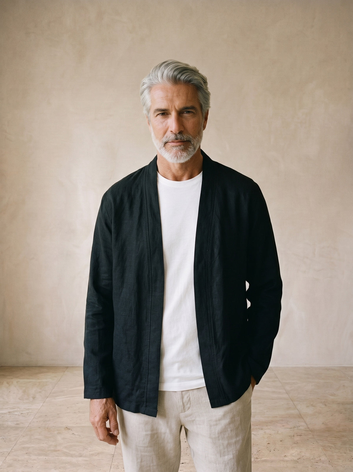 Preto | Cardigan de linho e algodão Bergen preto – vista de frente, recorte próximo