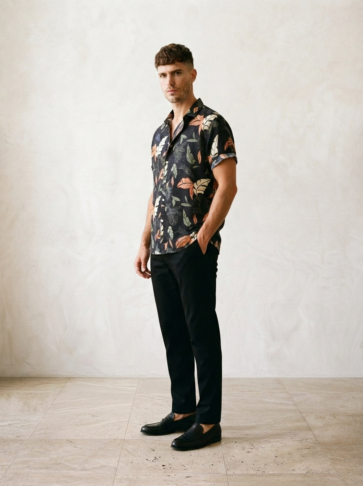 Camisa estampada Besalú preto – vista três quartos