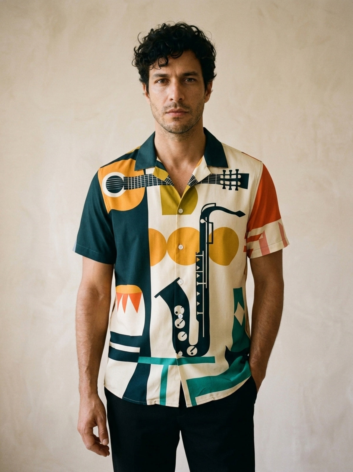 Camisa estampa jazz Birmingham – vista de frente, recorte próximo