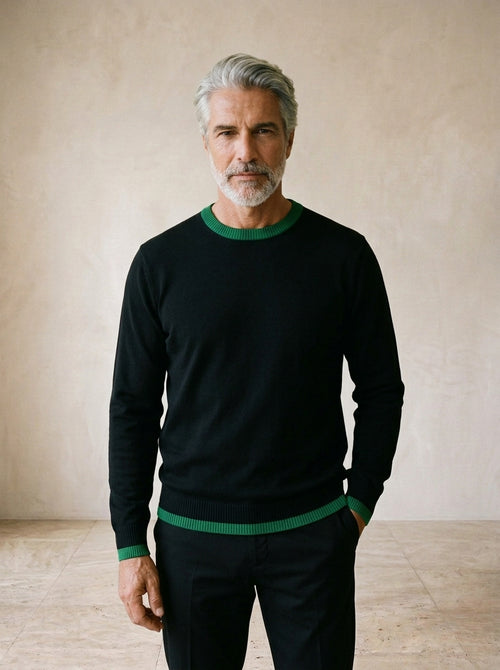 Preto | Suéter slim com detalhe contrastante Blaye preto – vista de frente, recorte próximo