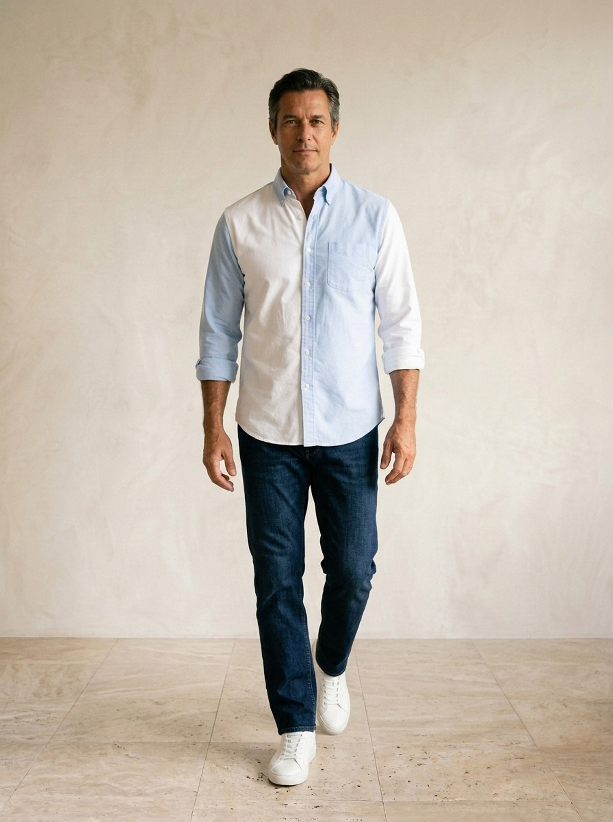 Camisa oxford bicolor Blois – corpo inteiro, modelo caminhando