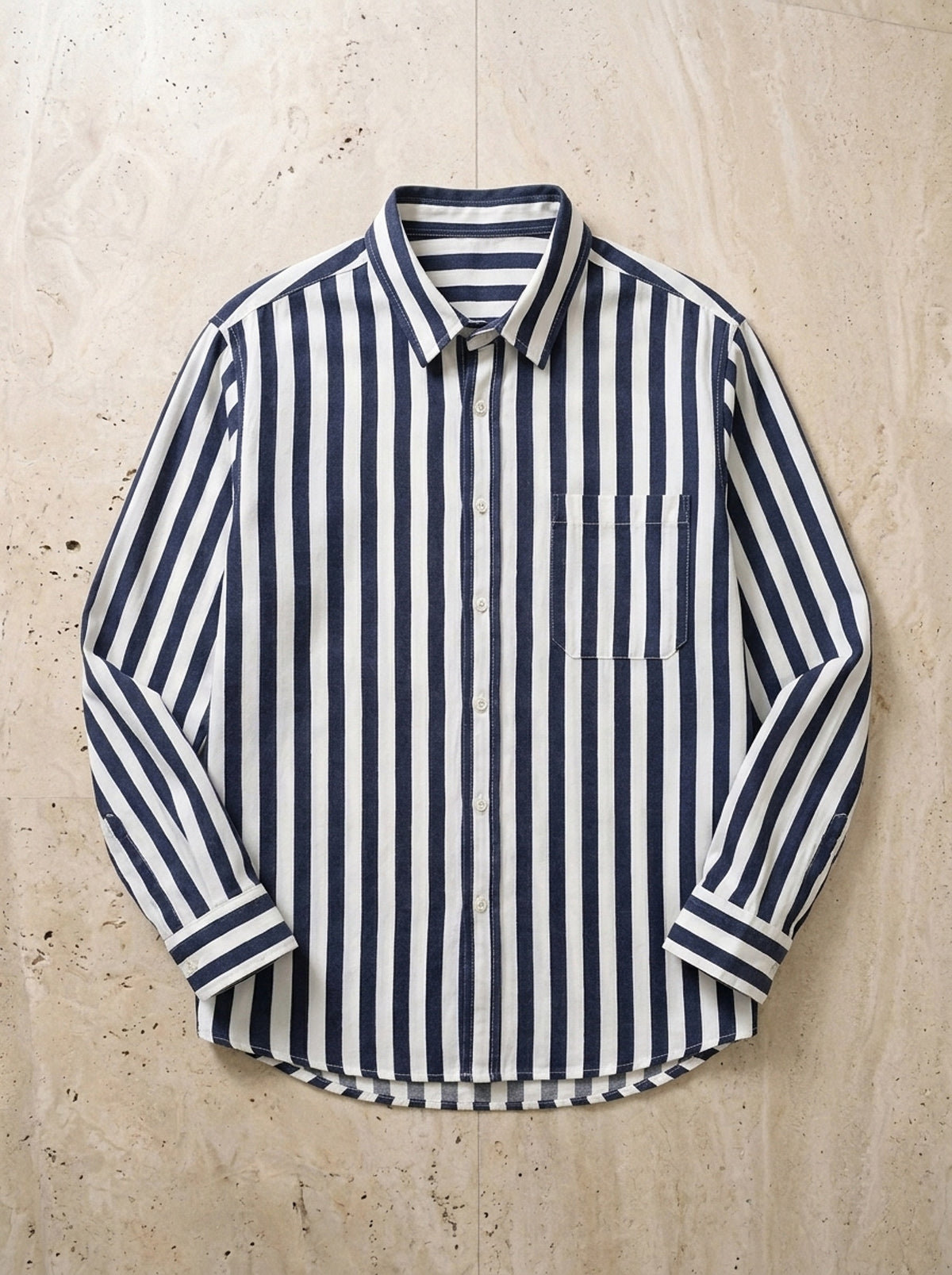Azul-marinho | Camisa de listras largas Bolonha azul-marinho – peça sozinha vista de cima