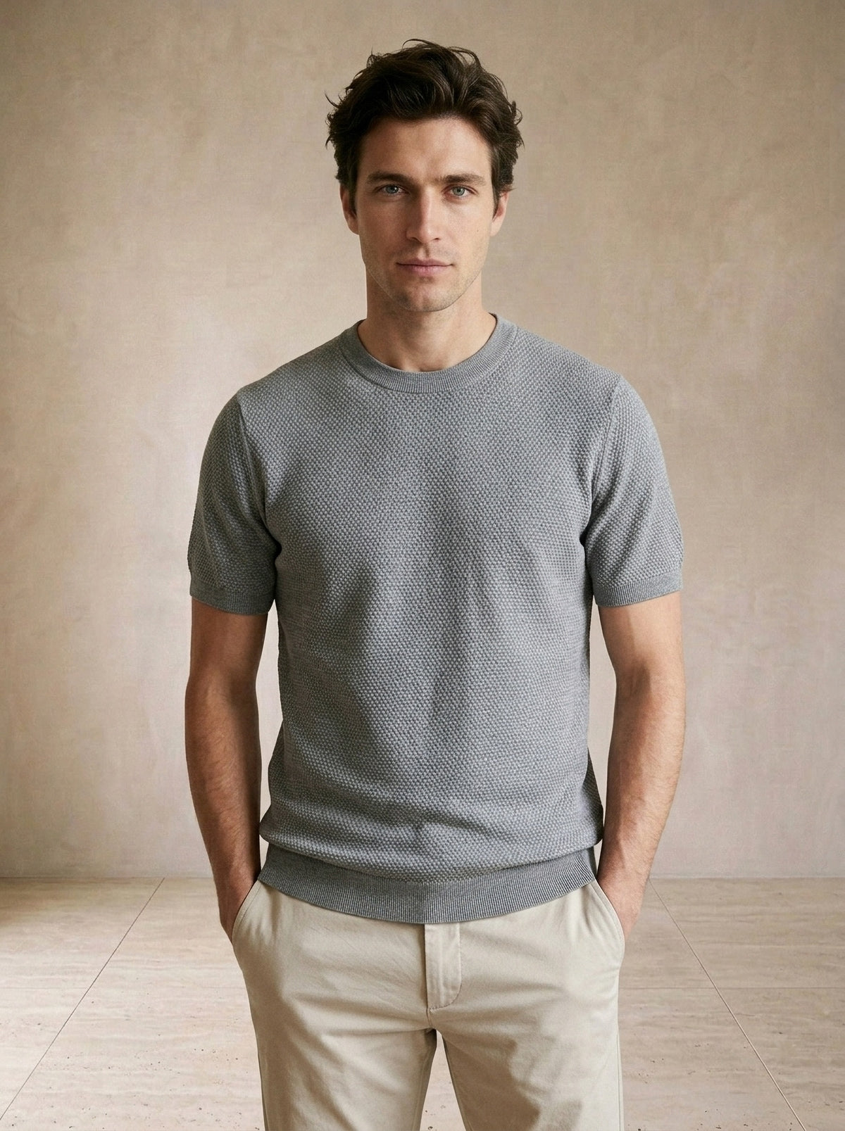 Cinza | Camiseta de algodão slim Bosa cinza – vista de frente, recorte próximo
