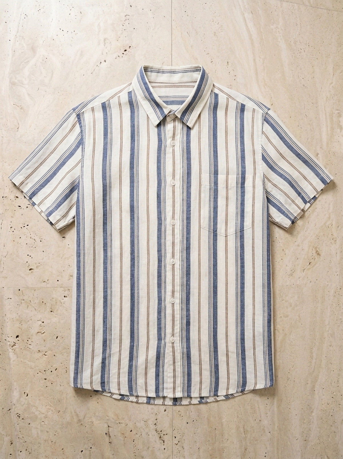 Azul | Camisa de linho listrada Brno azul – peça sozinha vista de cima