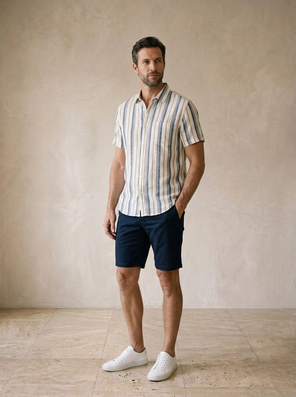 Azul | Camisa de linho listrada Brno azul – vista três quartos