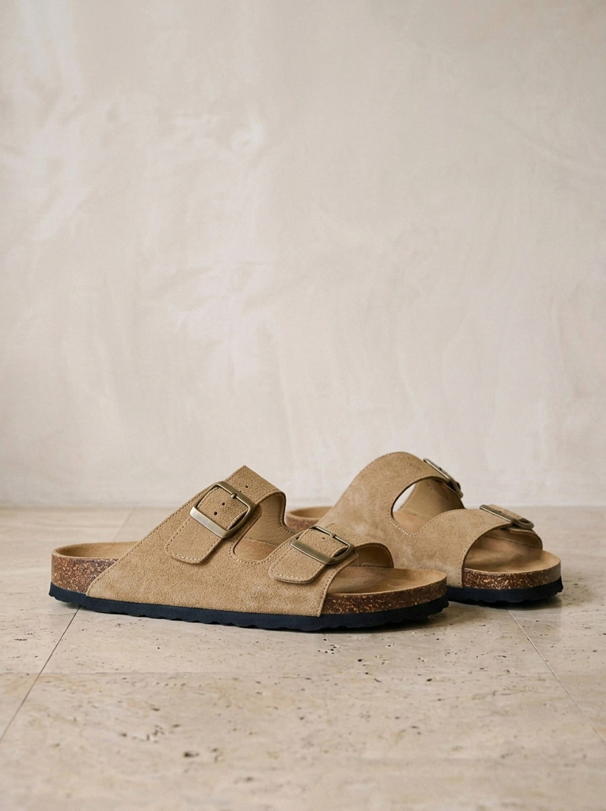 Cáqui | Sandália de camurça Brunico cáqui – par de lado, foto de produto