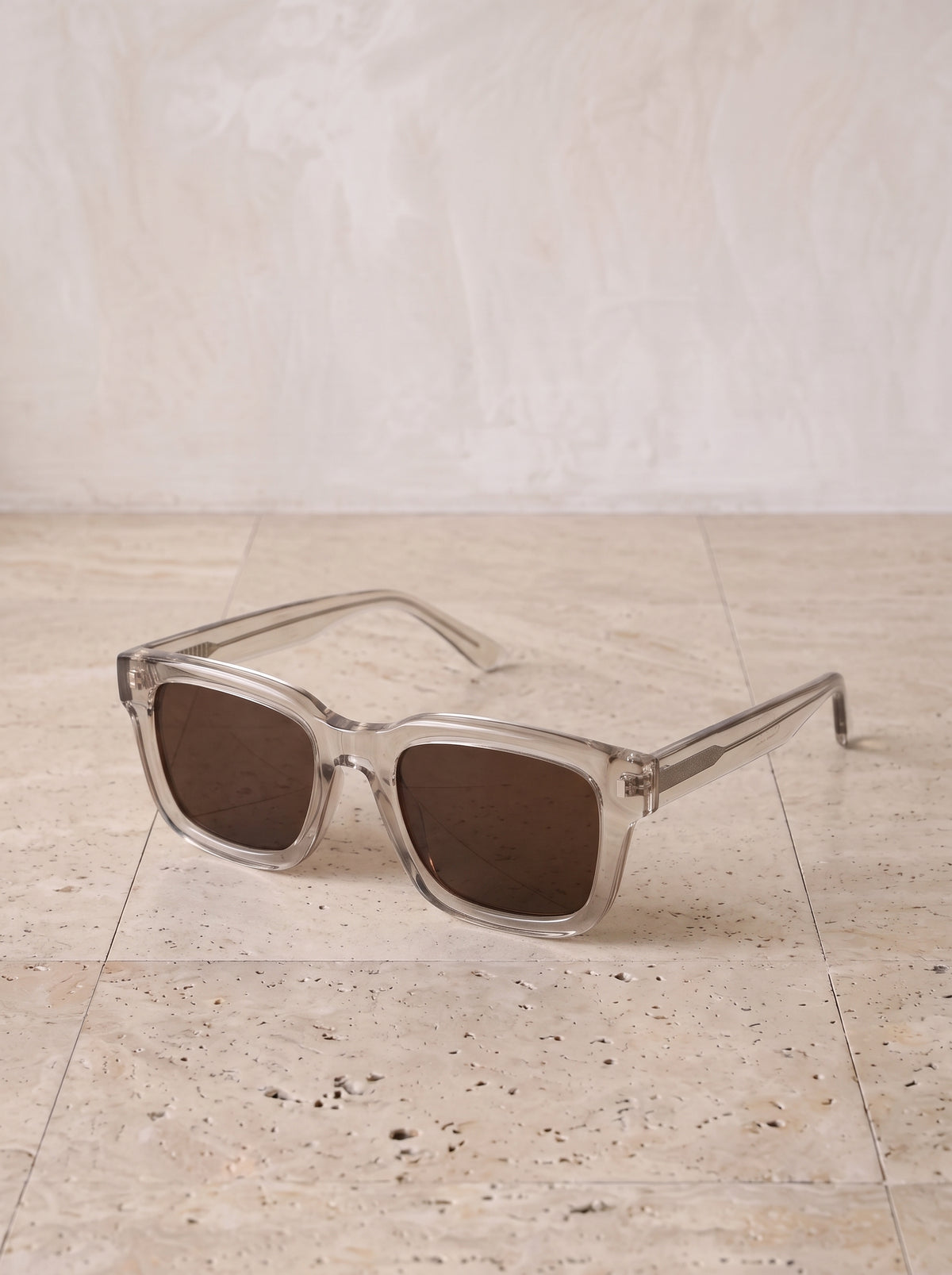 Cristal | Óculos de sol de acetato quadrado Calvi cristal – vista três quartos