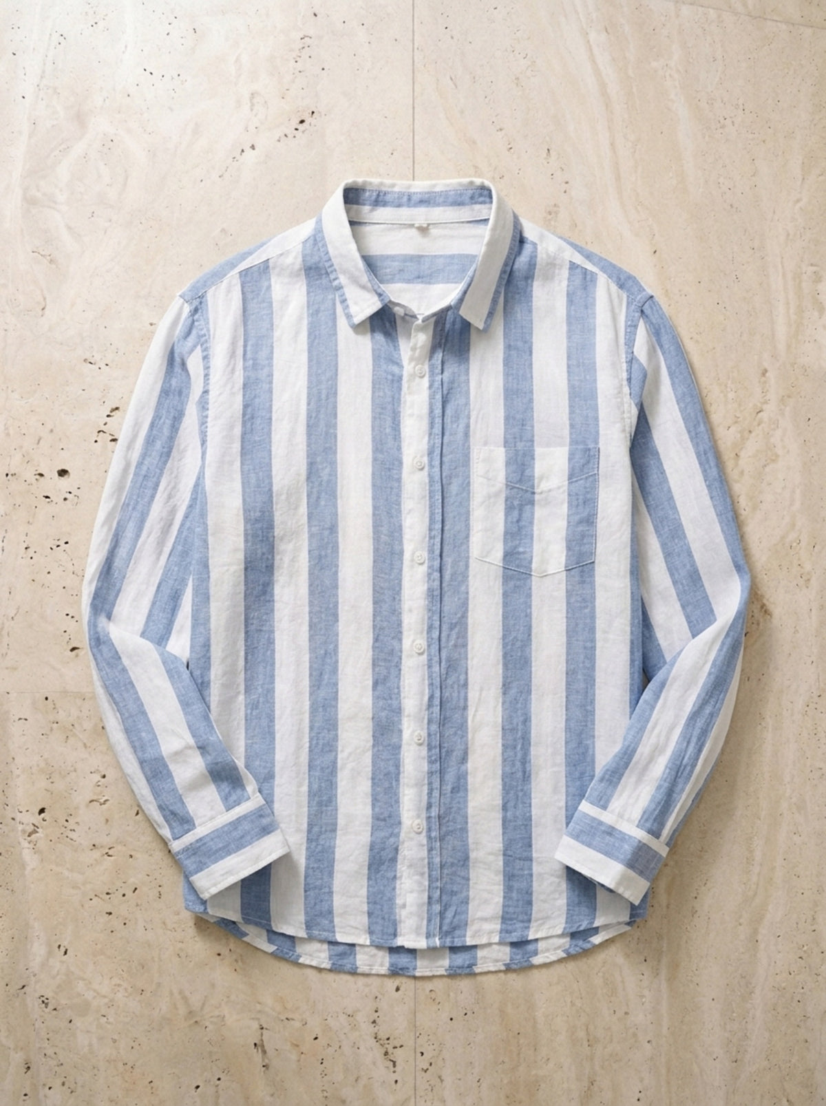 Azul | Camisa de linho listrada Cambridge azul – peça sozinha vista de cima