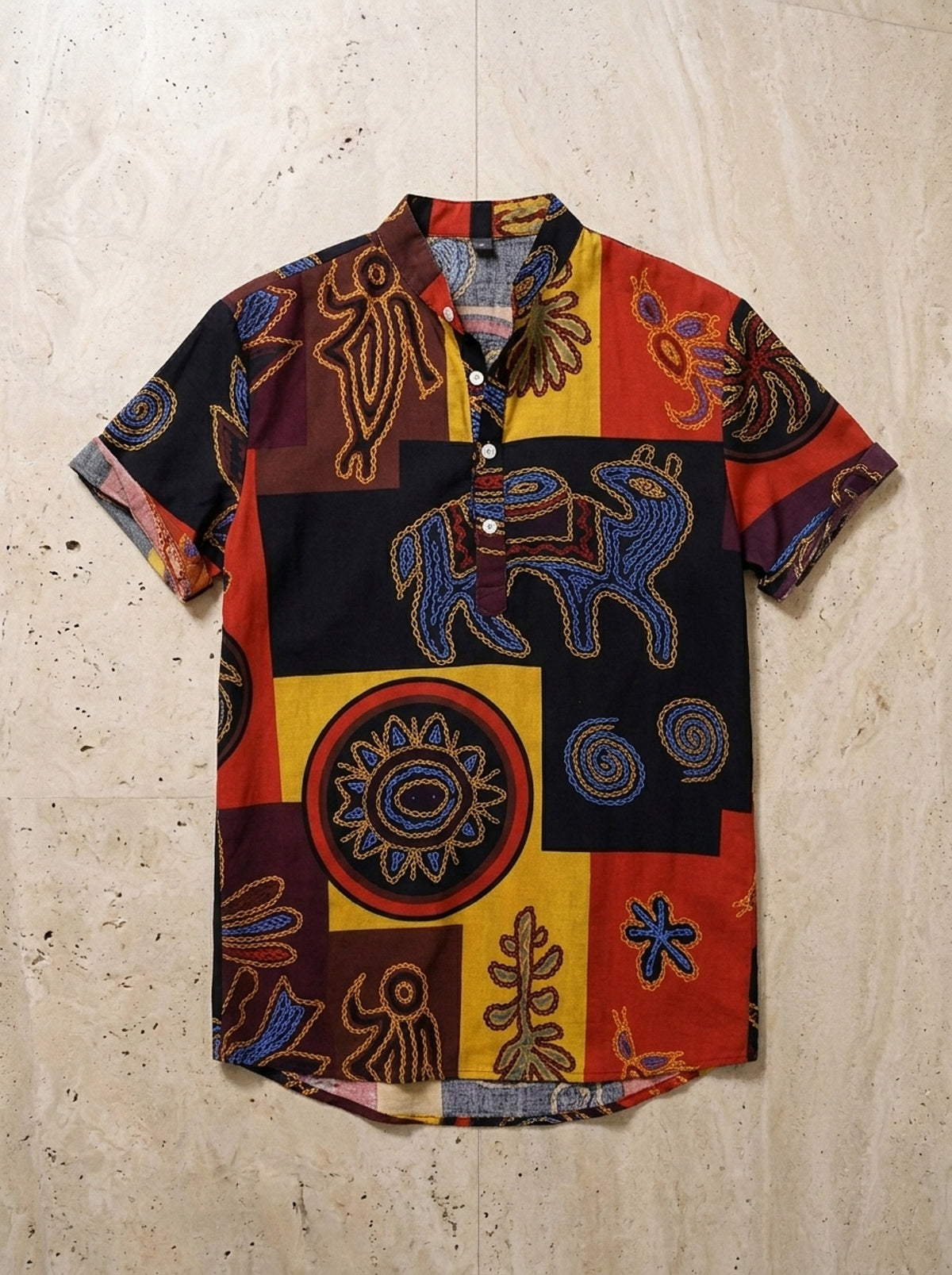 Camisa gola padre estampada Cannes – peça sozinha vista de cima