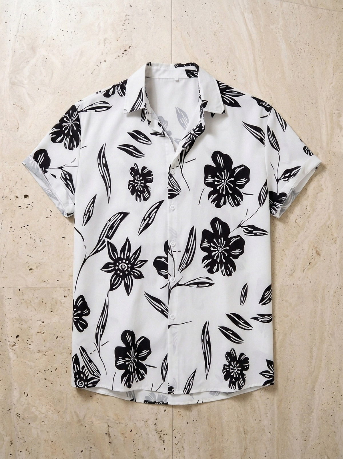 Camisa floral preto e branco Cascais – peça sozinha vista de cima