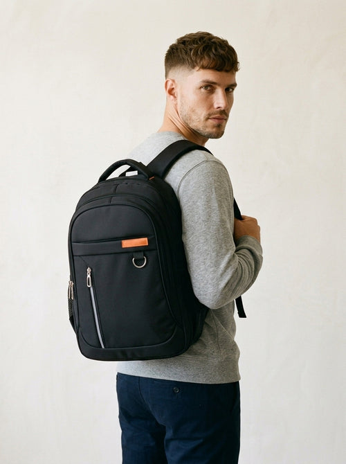 Preto com laranja | Mochila de nylon Cetinje preto com laranja – modelo com a mochila nas costas