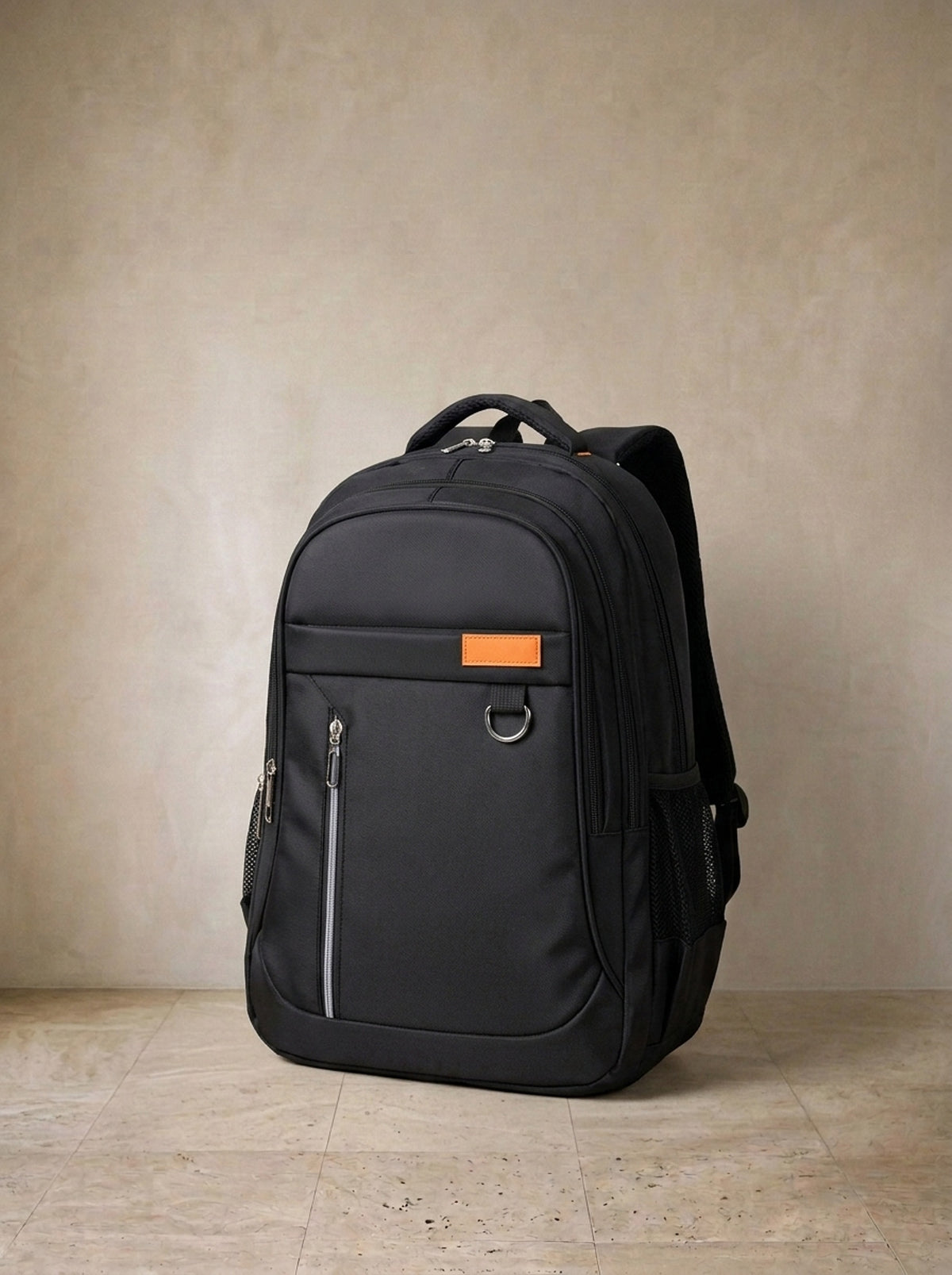 Preto com laranja | Mochila de nylon Cetinje preto com laranja – vista três quartos