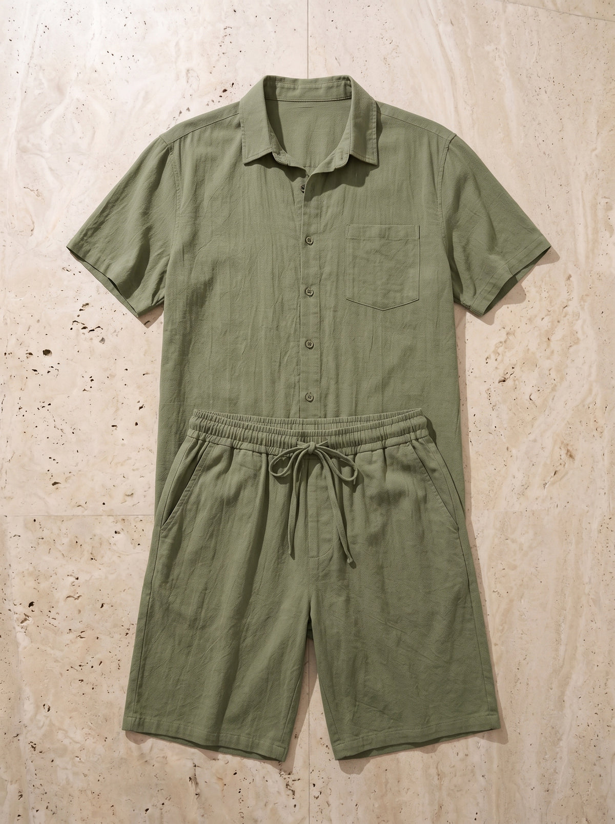 Verde-militar | Conjunto camisa e short de linho Chania verde-militar – peça sozinha vista de cima